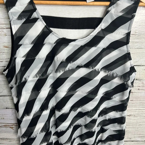 Chicos size 2 black white striped tank top blouse  ruffle size large - Picture 4 of 9